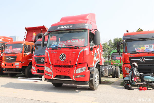 东风新疆 畅行X3 240马力 4X2 6.8米仓栅式载货车(高顶)(DFV5183CCYGP6D1)