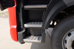 东风商用车 天锦KR PLUS 2024款舒适版 290马力 4X2 6.8米仓栅式载货车(高顶双卧)(DFH5180CCYEX7)