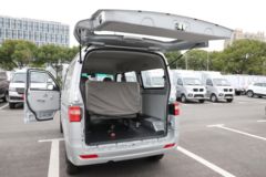 金杯 小海狮X30 2024款 冠军型 110马力 1.5L汽油 5/6/7座微面