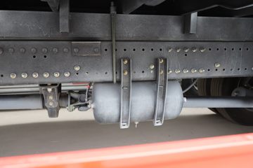 �������ó� ���KR PLUS ��ҫ�� 290���� 4X2 8.3����ʽ�ػ���(DFH5180XXYE8)ͼƬ