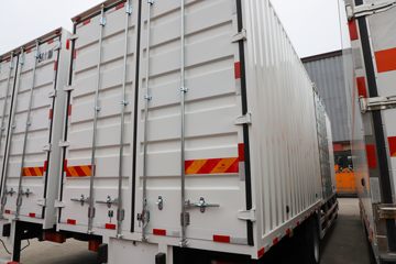 �������ó� ���KR PLUS ��ҫ�� 290���� 4X2 8.3����ʽ�ػ���(DFH5180XXYE8)ͼƬ