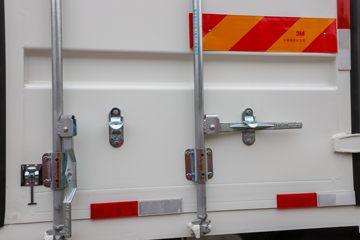 �������ó� ���KR PLUS ��ҫ�� 290���� 4X2 8.3����ʽ�ػ���(DFH5180XXYE8)ͼƬ