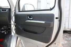 EV80 电动载货车内饰图片