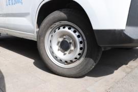 江豚&nbsp;电动封闭厢货底盘图片