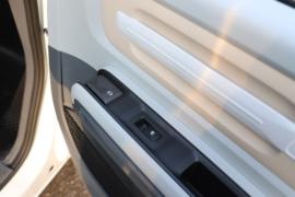 大拿V1&nbsp;电动封闭厢货驾驶室图片