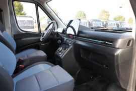 Van宝路&nbsp;电动封闭厢货驾驶室图片