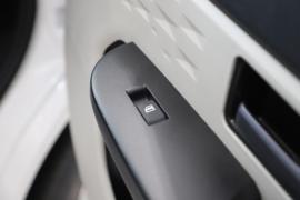 东风小康EC36&nbsp;电动封闭厢货驾驶室图片