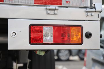 ����С�� ����ţ�� LV0 1.6L 122���� ���� 3.2�׵�������΢��ͼƬ