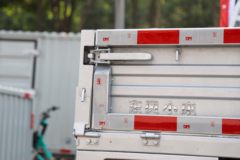 东风小康 创富牛卡 LV0 1.6L 122马力 汽油 3.2米单排栏板微卡 东风小康 创富牛卡 LV0 1.6L 122马力 汽油 3.2米单排栏板微卡