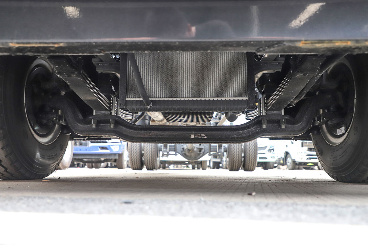 奥铃速运载货车底盘图片