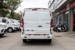 长安 睿行EM80 2023款 5座 4.805米纯电动平顶对开门封闭货车41.932kWh