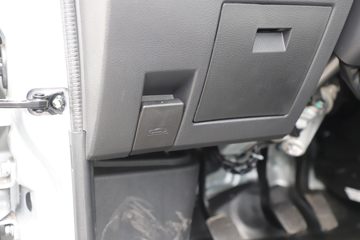 ��Դ���� ��S6 ��׼�� 2L 130���� CNG 3��˫������΢��(JKC1034S6X2CNG)ͼƬ