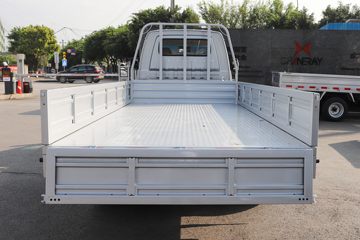 Դ S6 ׼ 2L 130 CNG 3.855׵΢(JKC1034D6X2CNG)ͼƬ