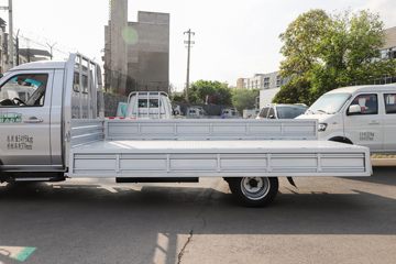 Դ S6 ׼ 2L 130 CNG 3.855׵΢(JKC1034D6X2CNG)ͼƬ