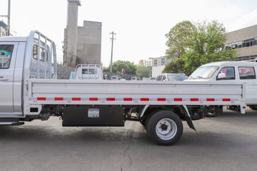 Դ S6 ׼ 2L 130 CNG 3.855׵΢(JKC1034D6X2CNG)ͼƬ