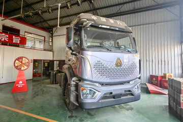 中国重汽 HOWO MATE 290马力 4X2 6.83米冷藏车(ZZ5187XLCK511JF1)