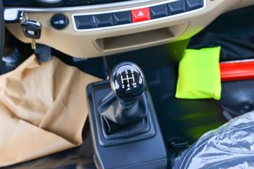 �������� ��R 1.6L 122���� ���� 3.7�׵�������΢��(YTQ1031PHQ331)ͼƬ