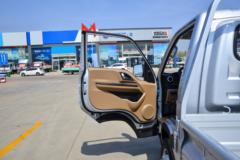 蓝擎汽车 凌R 1.6L 122马力 汽油 3.7米单排栏板微卡(YTQ1031PHQ331) 蓝擎汽车 凌R 1.6L 122马力 汽油 3.7米单排栏板微卡(YTQ1031PHQ331)