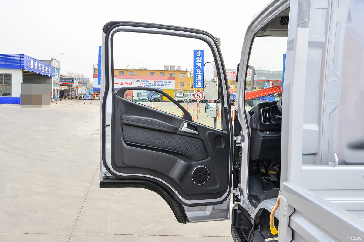 J6F载货车驾驶室图片