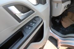 蓝擎汽车 凌R 高配版 1.6L 122马力 汽油 3.05米双排栏板微卡(YTQ1031PHQ332)