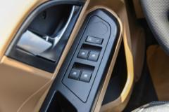 蓝擎汽车 凌R 1.6L 122马力 汽油 2.7米双排栏板微卡