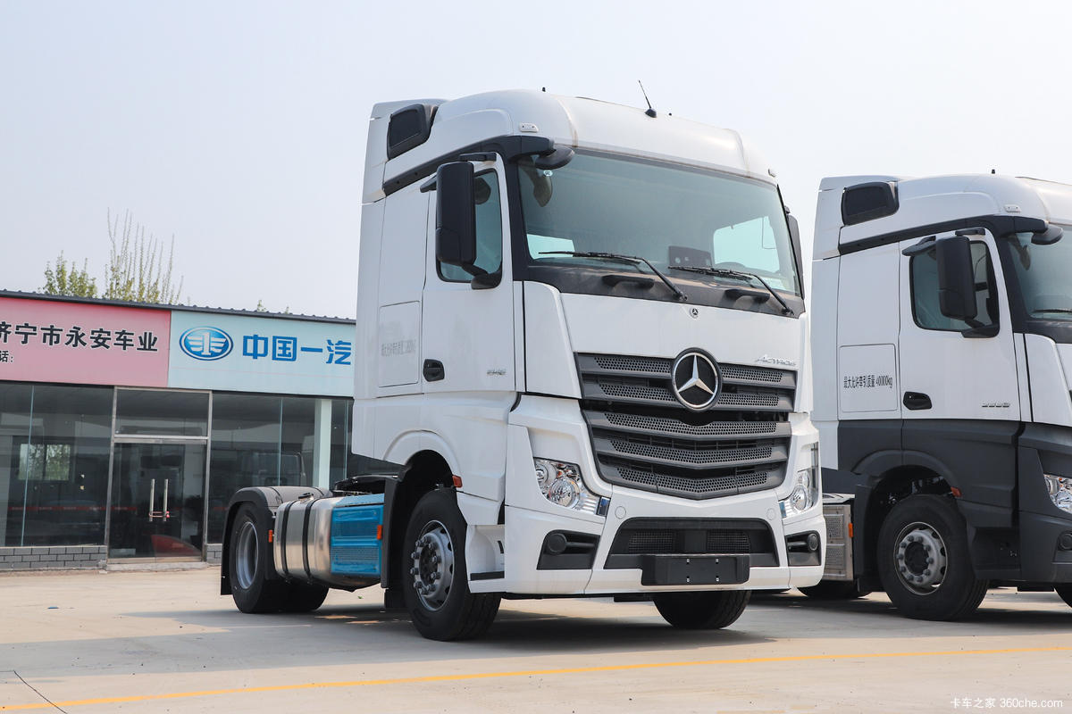 奔驰 Actros 重卡 480马力 4X2 AMT自动档牵引车