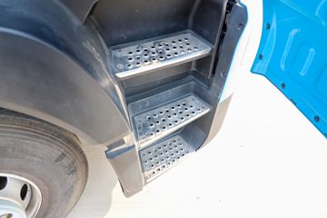 �й����� HOWO TX�ؿ� 25T 6X4 ����ʽ���綯ǣ����282kWhͼƬ