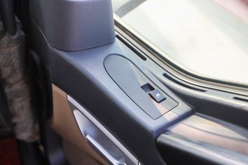 �й����� HOWO TX�ؿ� 25T 6X4 ����ʽ���綯ǣ����282kWhͼƬ