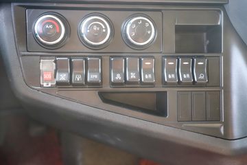 �й����� HOWO TX�ؿ� 25T 6X4 ����ʽ���綯ǣ����282kWhͼƬ