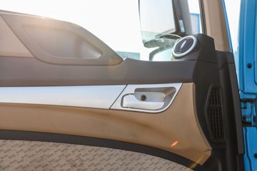 �й����� HOWO TX�ؿ� 25T 6X4 ����ʽ���綯ǣ����282kWhͼƬ