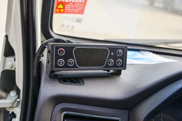 ���� ����M2 1.6L 122���� ���� 4X2 3.5����س�(������)ͼƬ