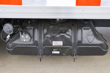 ���� ����M2 1.6L 122���� ���� 4X2 3.5����س�(������)ͼƬ