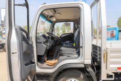 蓝擎轻卡 龙N 舒适型 140马力 4.18米单排栏板轻卡(宽体)(YTQ1041KK333)