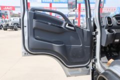 蓝擎轻卡 龙N 舒适型 140马力 4.18米单排栏板轻卡(宽体)(YTQ1041KK333)