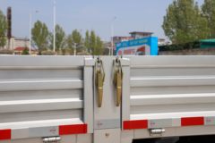 蓝擎轻卡 龙N 舒适型 140马力 4.18米单排栏板轻卡(宽体)(YTQ1041KK333)