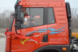 龙V&nbsp;牵引车外观                                                图片