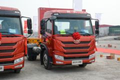 青岛解放 龙V中卡2.0 190马力 4X2牵引车(法士特8档)(CA4080PK2E6A80)