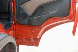 龙V&nbsp;牵引车驾驶室                                               图片