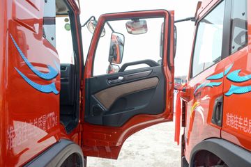 �ൺ��� ��V�п�2.0 190���� 4X2ǣ����(��ʿ��8��)ͼƬ