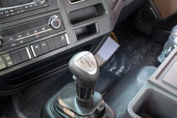 �ൺ��� ��V�п�2.0 190���� 4X2ǣ����(��ʿ��8��)ͼƬ