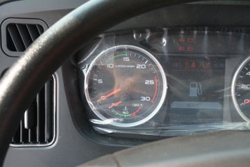 �ൺ��� ��V�п�2.0 190���� 4X2ǣ����(��ʿ��8��)ͼƬ