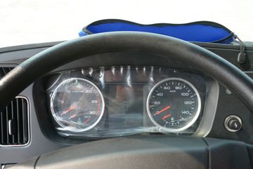 �ൺ��� ��V�п�2.0 190���� 4X2ǣ����(��ʿ��8��)ͼƬ