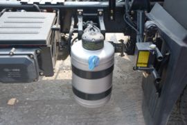 龙V&nbsp;牵引车底盘                                                图片