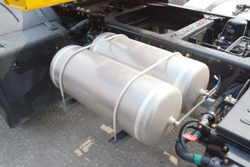 �ൺ��� ��V�п�2.0 190���� 4X2ǣ����(��ʿ��8��)ͼƬ