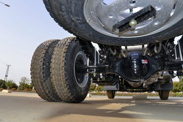 �й�����HOWO ͳ˧ 170���� 3.85���Ű������Ῠ(ZZ1107G3315F1)ͼƬ