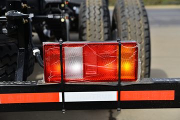 �й�����HOWO ͳ˧ 170���� 3.85���Ű������Ῠ(ZZ1107G3315F1)ͼƬ