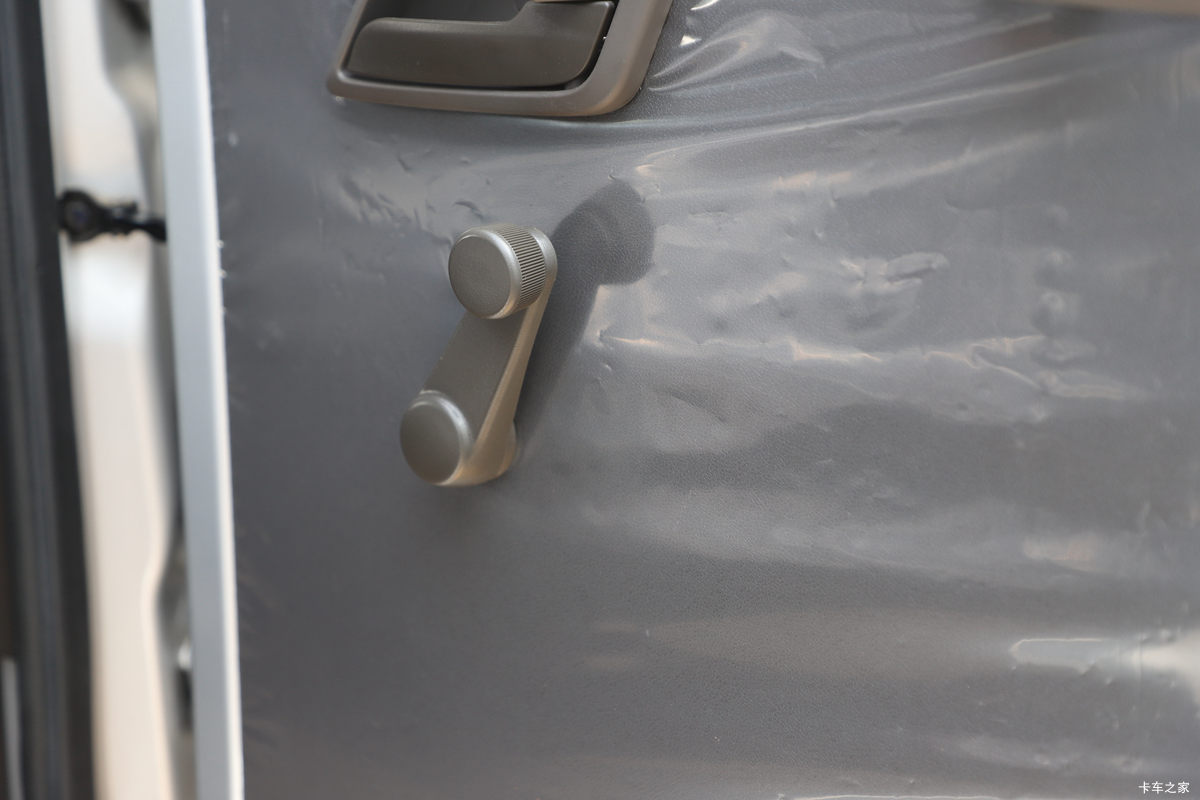 ���� �ٹ��¿� ������ 2L 136���� ���� 2.6��˫������΢��(��˫̥)(LZW1030SLGHUB)��ʻ��                                               