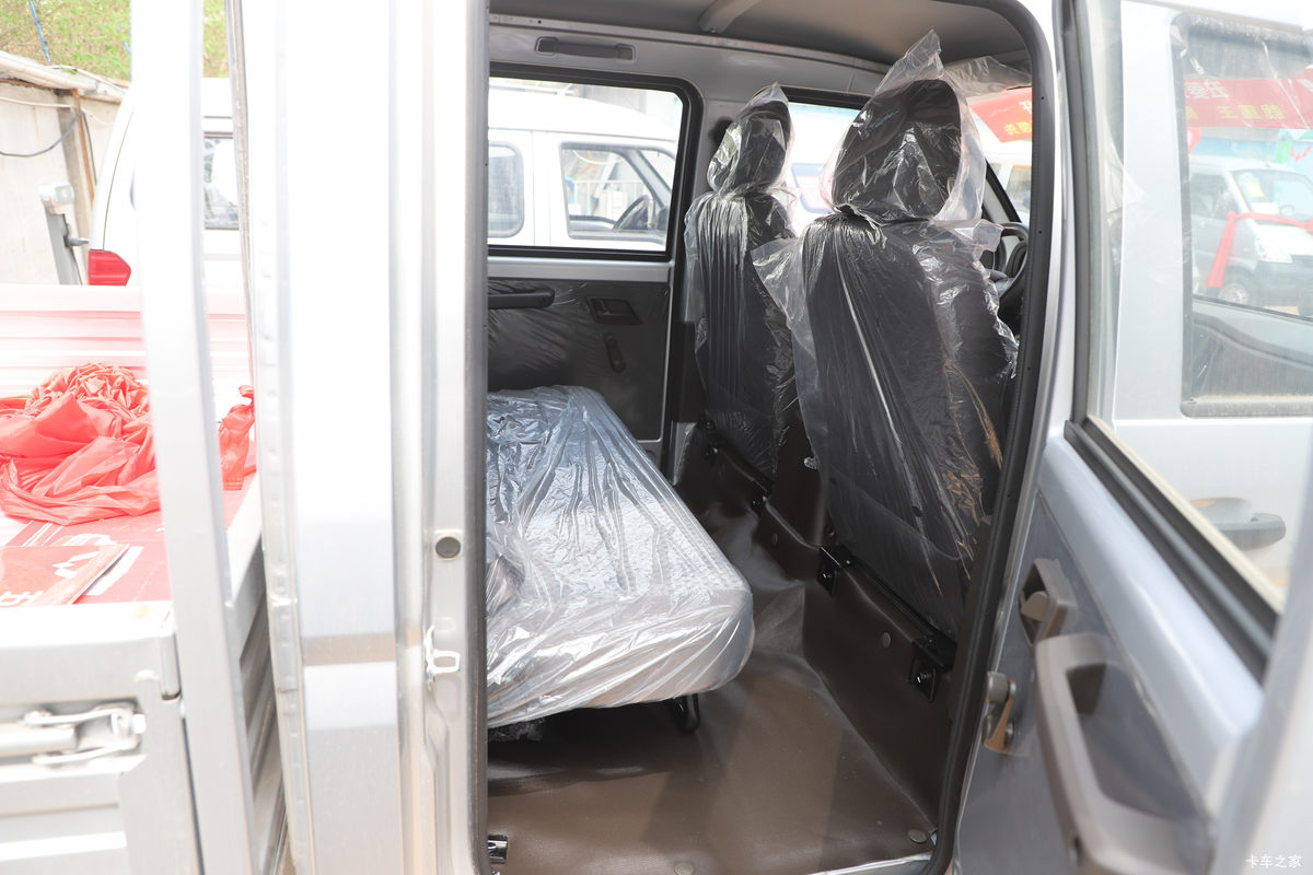 ���� �ٹ��¿� ������ 2L 136���� ���� 2.6��˫������΢��(��˫̥)(LZW1030SLGHUB)��ʻ��                                               