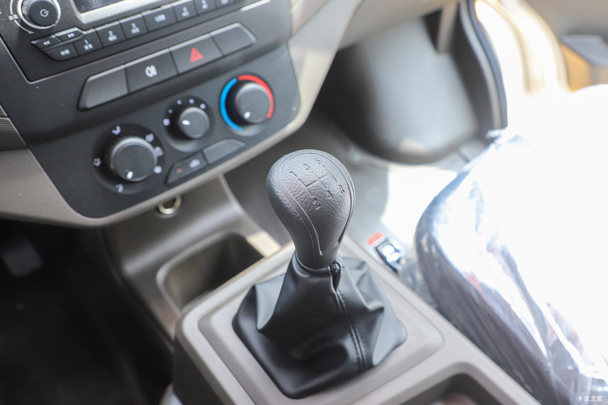 ���� �ٹ��¿� ������ 2L 136���� ���� 2.6��˫������΢��(��˫̥)(LZW1030SLGHUB)��ʻ��                                               