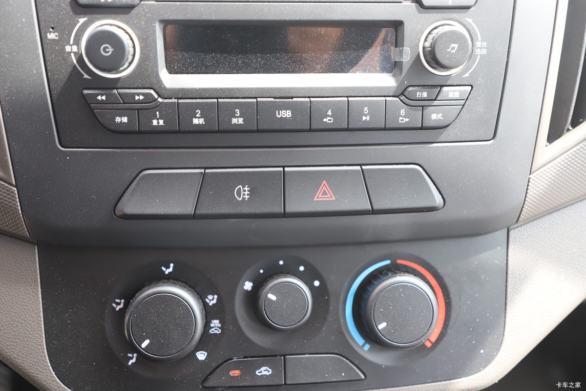 ���� �ٹ��¿� ������ 2L 136���� ���� 2.6��˫������΢��(��˫̥)(LZW1030SLGHUB)��ʻ��                                               